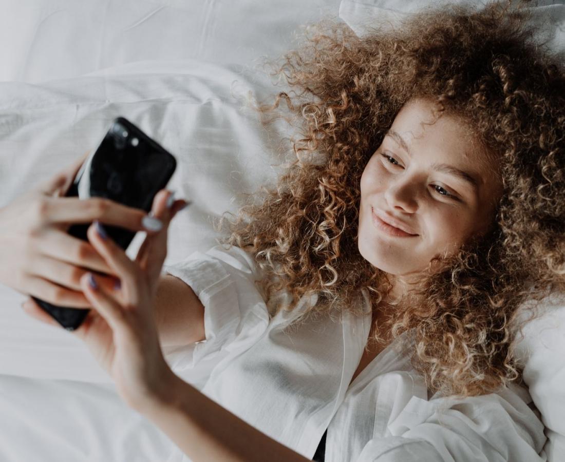 Зв'язатися з нами